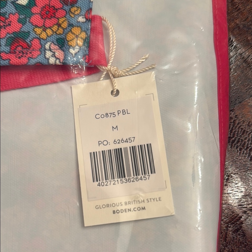 Boden Floral Apron with Pink Trim - Picture 3 of 4